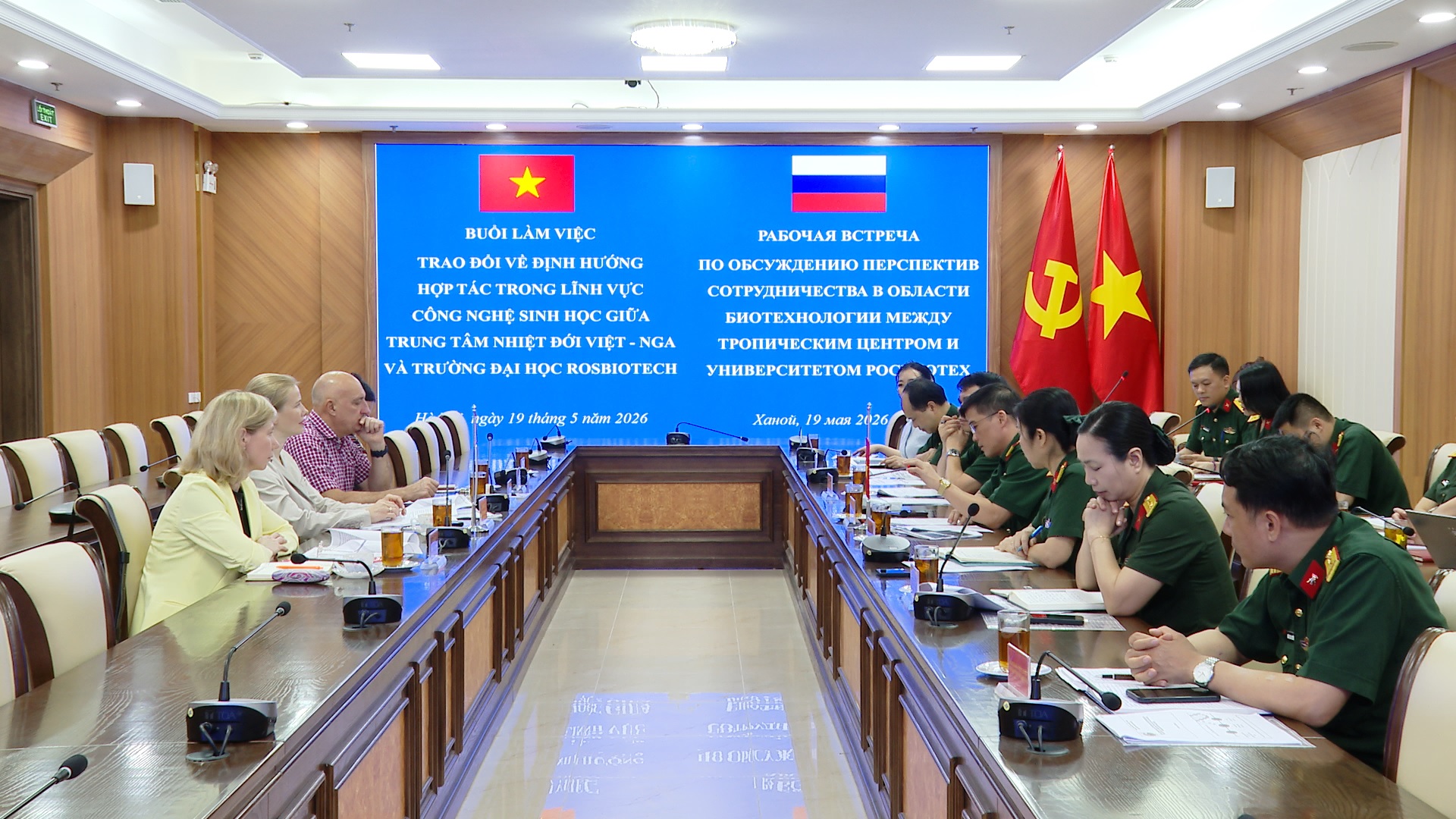 Đoàn Trường Đại học Công nghệ sinh học Quốc gia Nga thăm và làm việc với Trung tâm Nhiệt đới Việt - Nga